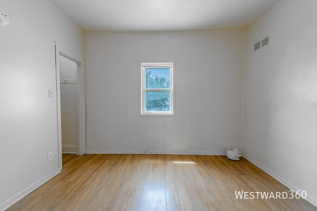 Building Photo - 4901 Magoun Ave