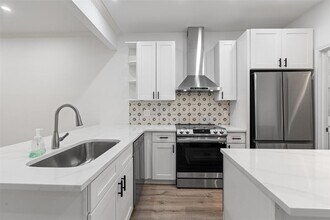 Building Photo - 1307 Kinney Ave