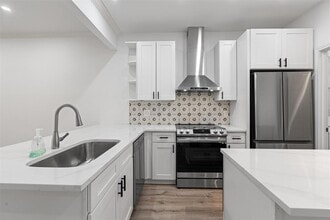 Building Photo - 1307 Kinney Ave