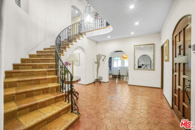 Foto del edificio - 627 Alta Dr