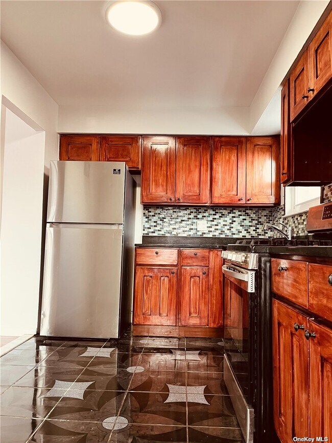 Foto del edificio - 84-90-168 168th Pl