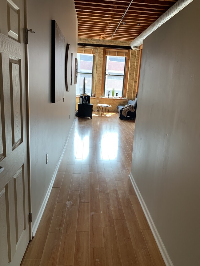 Building Photo - 141 N Water St