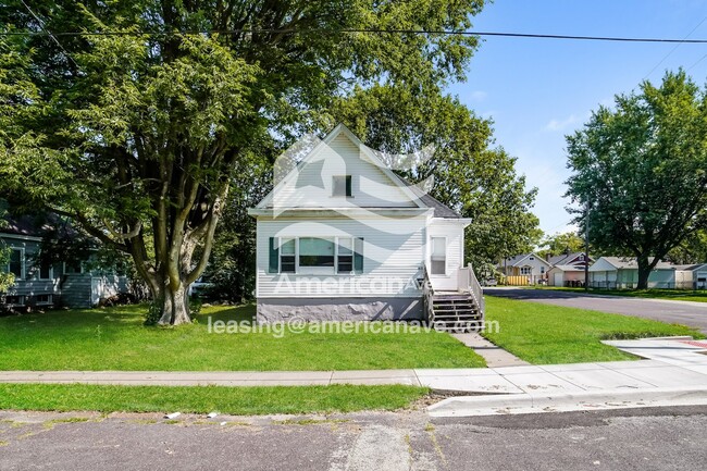 Building Photo - 419 E Maywood Ave
