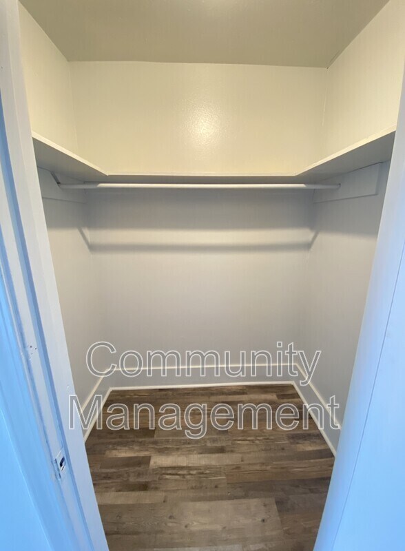 Building Photo - 1005 Shilo St