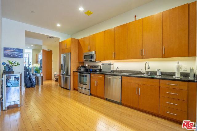 Foto del edificio - 3223 W 6th St