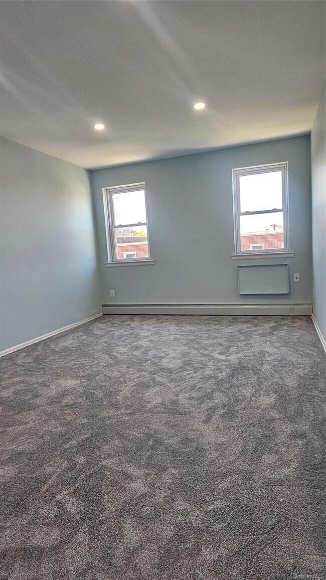 Foto del edificio - 1018 E 85th St