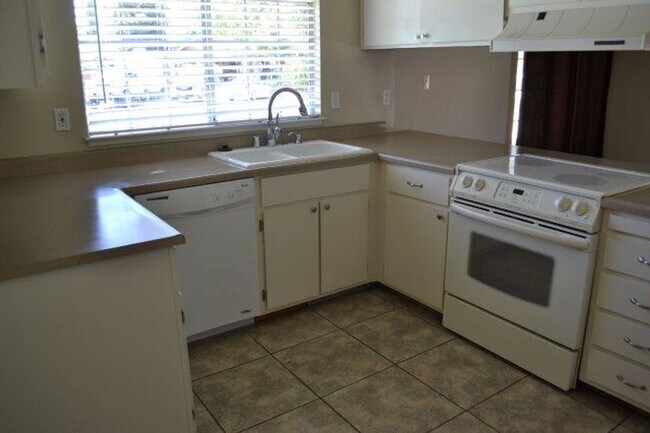 Foto del edificio - 3 br, 2 bath House - 1311 Van Buren Pl