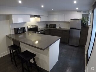 Building Photo - 206 Bellwoods Av