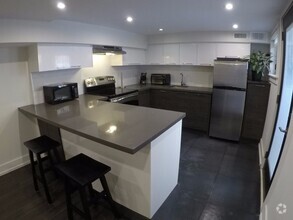 Building Photo - 206 Bellwoods Av