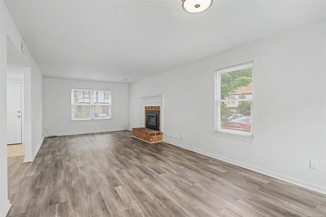 Building Photo - 285 Merrimac Trail