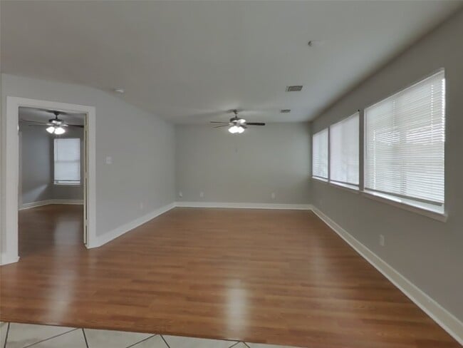 Foto del edificio - 6346 Hall Pond Ct