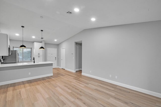 Foto del edificio - 800 NW Fork Rd
