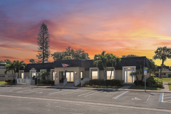 Building Photo - Imperial Palms Apartments