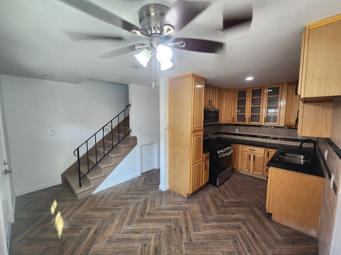 Foto principal - 2717 Independence Ave