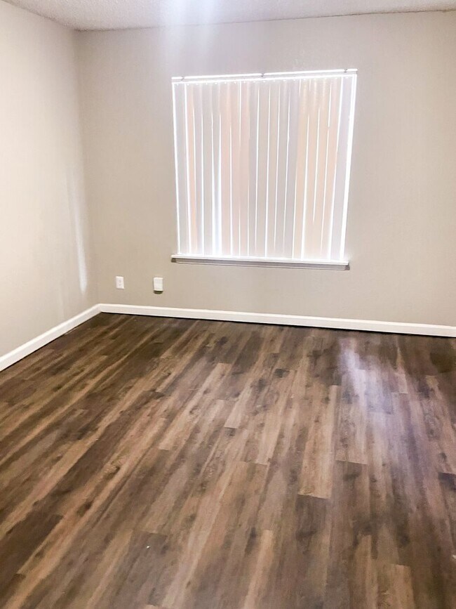Foto del edificio - 2427 E 55th Pl