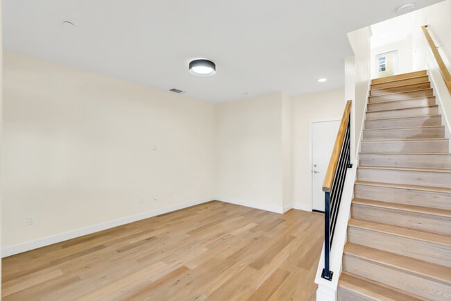 Building Photo - 2370 Filbert St