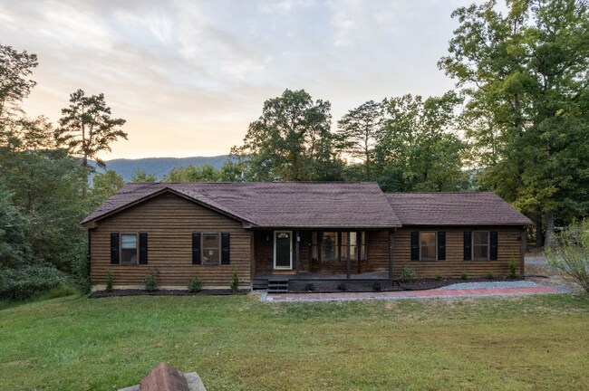 Building Photo - 540 Lakeside Dr