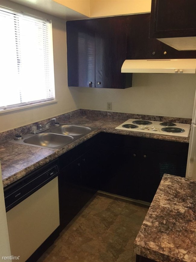 600 Lakeside Blvd, Brownsville, TX 78520 Condo for Rent in