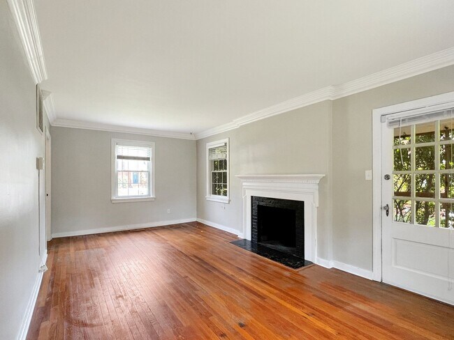 Building Photo - Charming 3-Bedroom Brick Colonial in Edgew...
