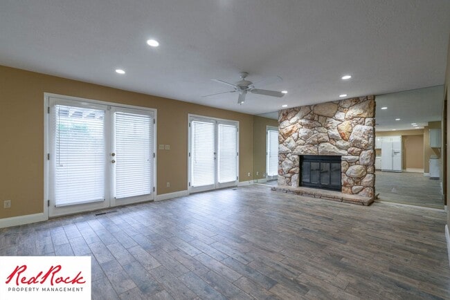 Building Photo - Spacious 5 Bedroom Home in A Quiet Communi...