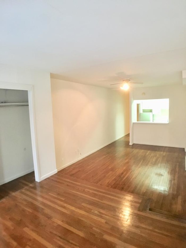 Building Photo - bedroom in Manhattan NY 10016