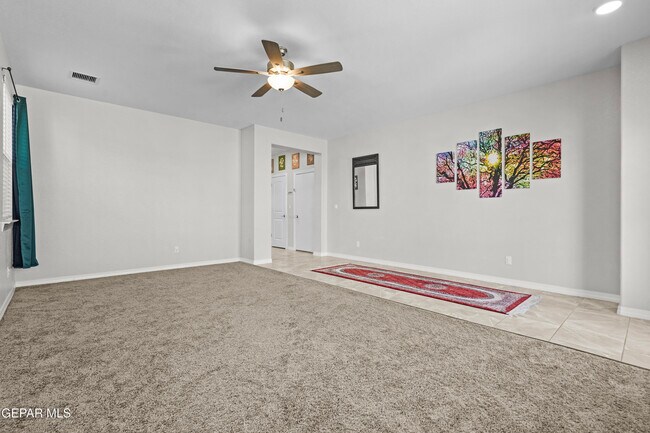 Foto del edificio - 6024 Hidden Psge Ave