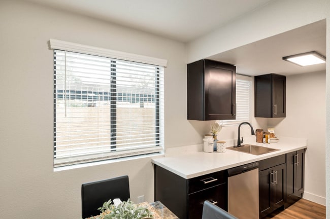 Building Photo - 1827 E Lemon St