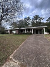 Building Photo - 101 Pinehurst Dr