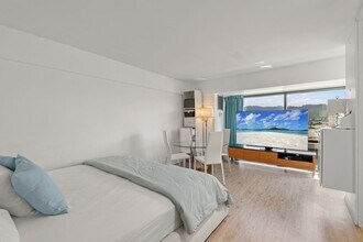 Building Photo - 1750 Kalakaua Ave