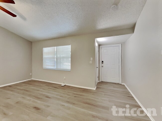 Building Photo - 3154 McDonald Dr
