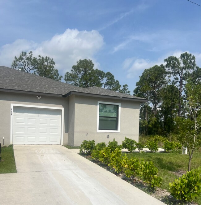 844 Holmes Ave Unit 844, Lehigh Acres, FL 33974 Room for Rent in
