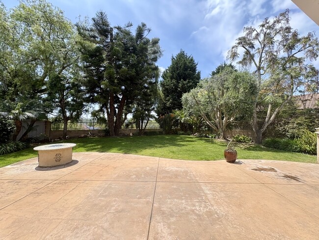 Building Photo - 6071 Paseo Pradera