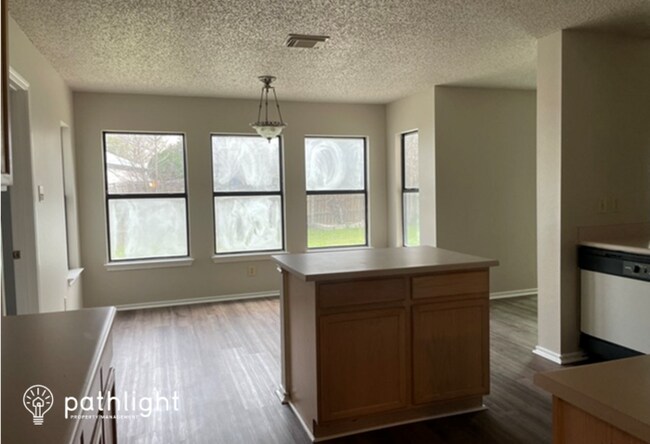 Building Photo - 8018 Chestnut Manor Drive, Converse, TX, 7...