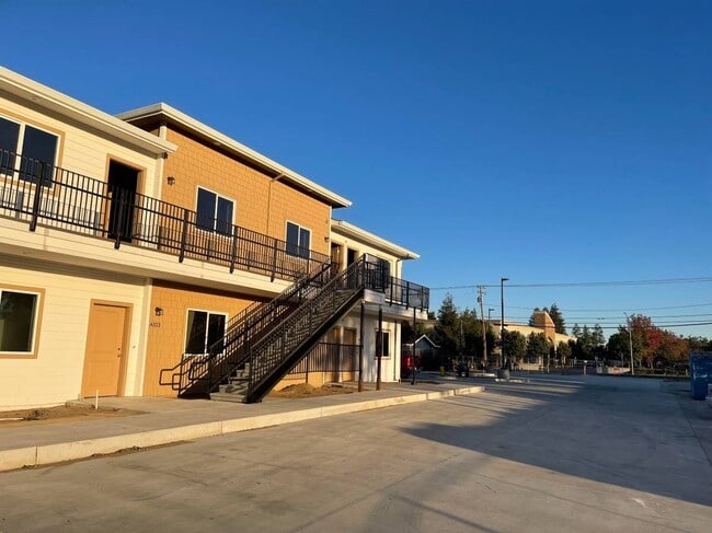 Building Photo - Valley Place