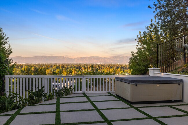 Foto del edificio - 16725 Oak View Dr