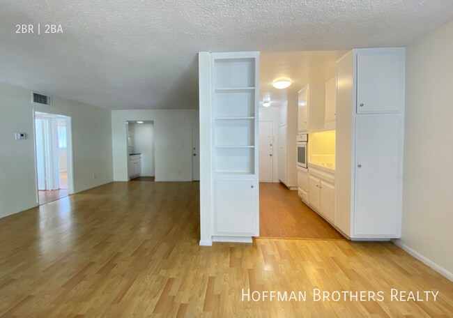 Foto del edificio - 319 S Clark Dr