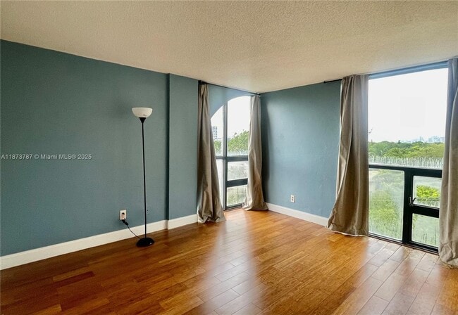 Building Photo - 2715 Tigertail Ave