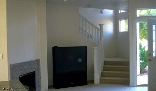 Building Photo - 647 Florence Dr