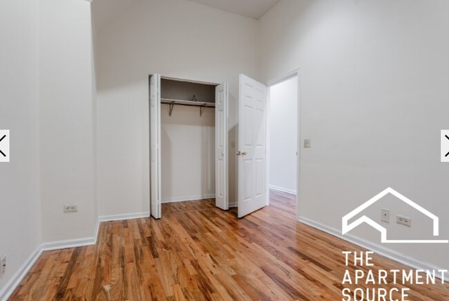 Foto del edificio - 2454 N Southport Ave