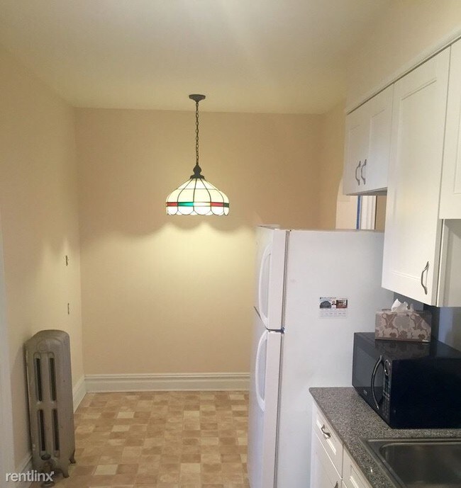 Building Photo - 3 br, 1 bath Apartment - 2431 Crescent St