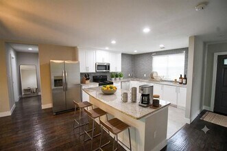 Building Photo - 3430 Princeton Dr