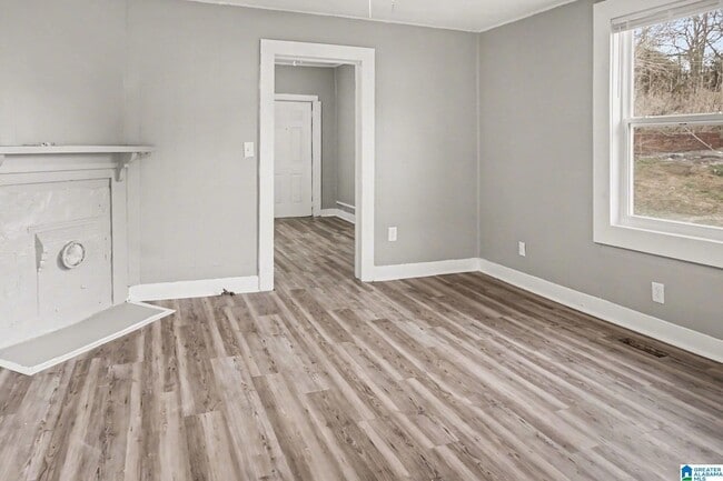 Building Photo - 3640 Wenonah Rd SW