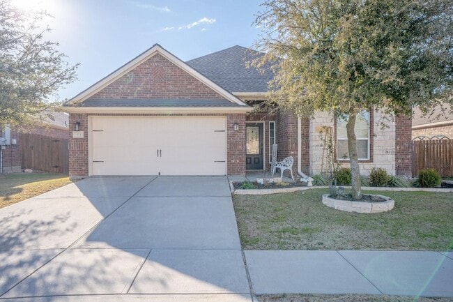 Building Photo - 413 Lipizzan Ln