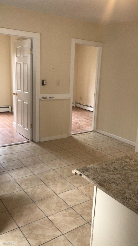 Foto del edificio - 2 br, 1 bath  - 38 Walnut St Fl 2