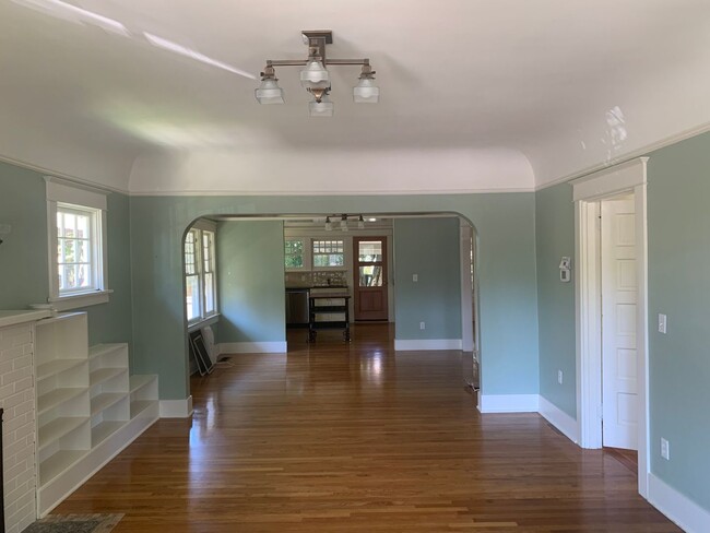 Building Photo - Charming 2 bedroom SE Portland Bungalow.