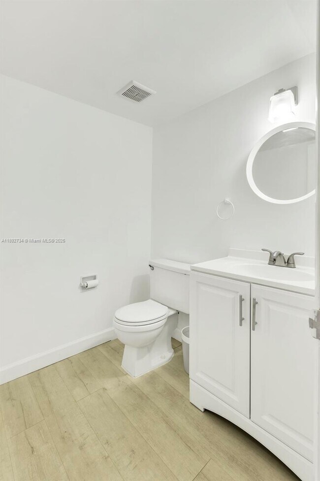 Building Photo - 1655 NE 115th St