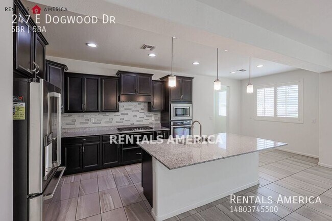 Building Photo - Beautiful 5 Bedroom/4.5 Bath Home in Chand...