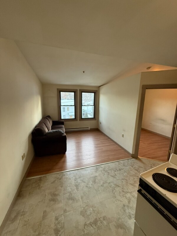 Foto del edificio - 279 N Main St