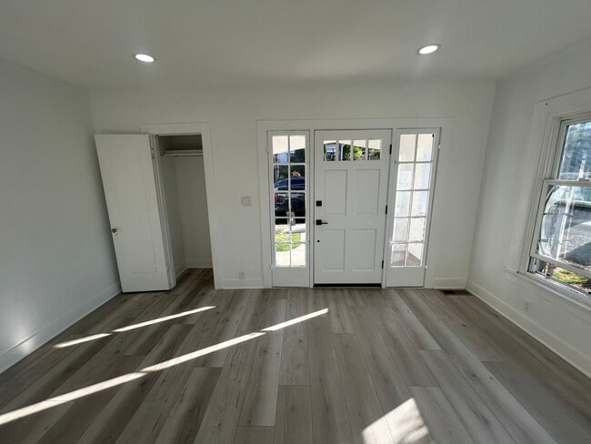 Building Photo - 217 N Bel Aire Dr