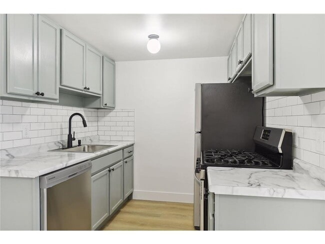 Foto del edificio - 99 E 54th St